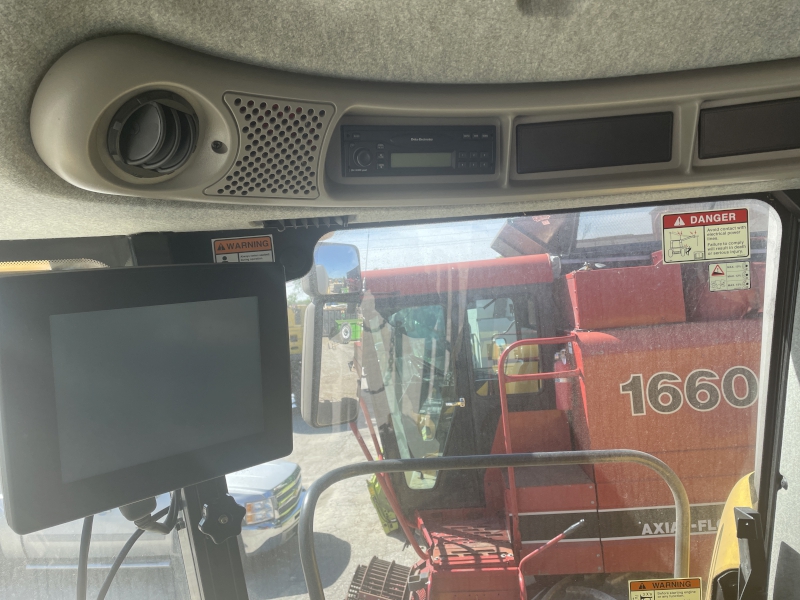 2008 New Holland CR9060 Combine