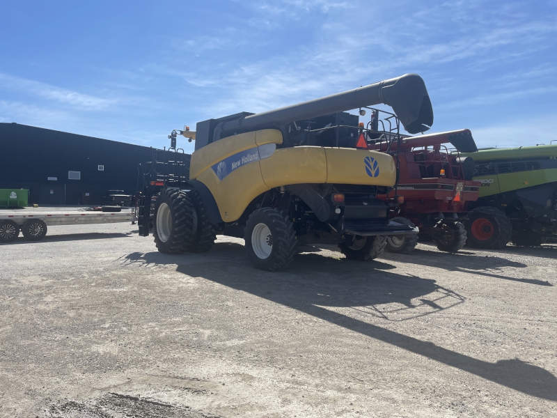 2008 New Holland CR9060 Combine
