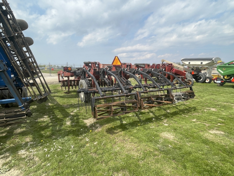 2005 Salford CTS 9709 Chisel Plow