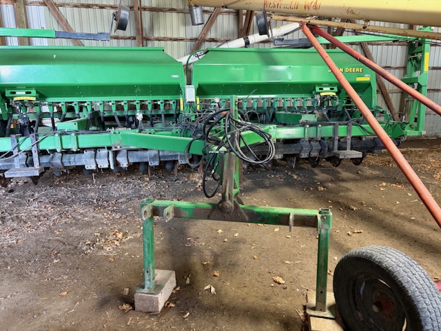 2002 John Deere 1560 Drill