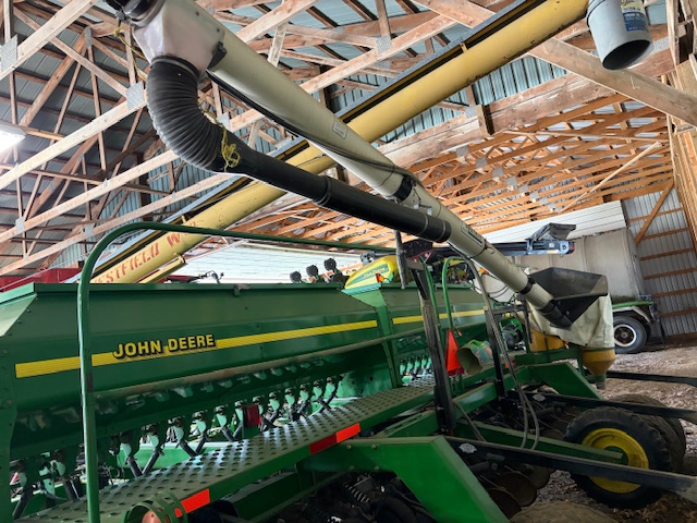 2002 John Deere 1560 Drill