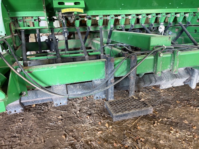 2002 John Deere 1560 Drill