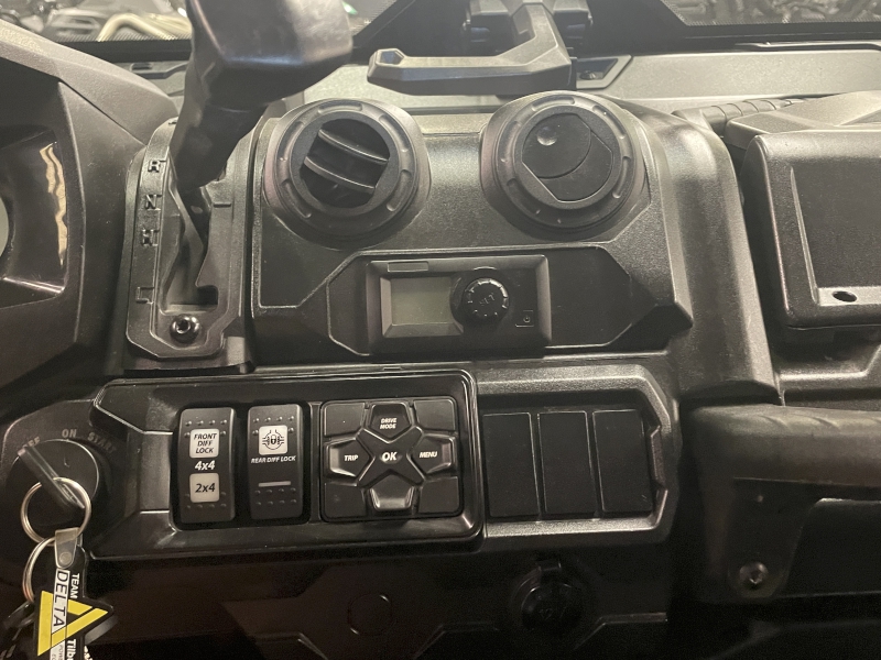 2024 Can-Am DEFENDER Side by Side
