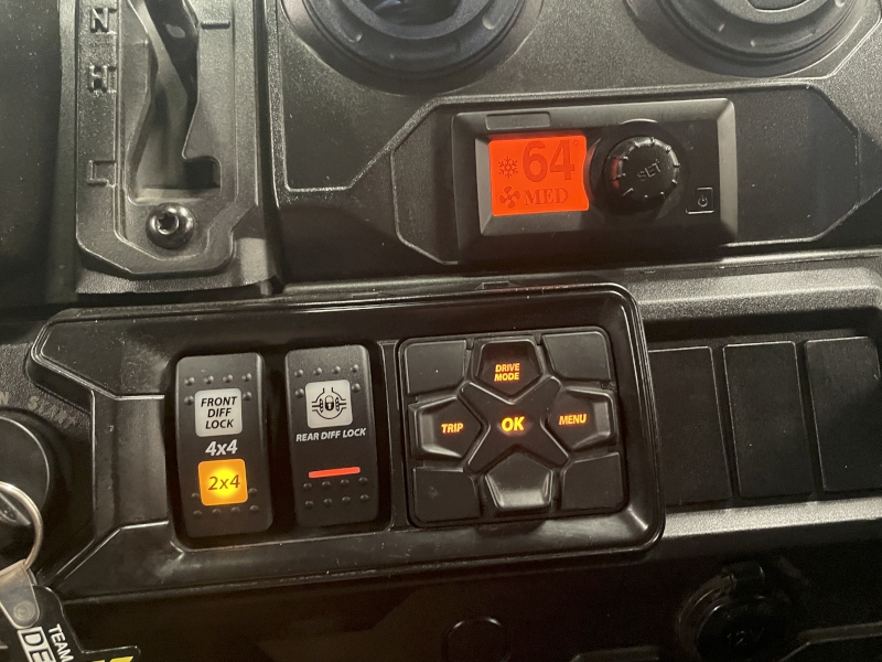 2024 Can-Am DEFENDER Side by Side