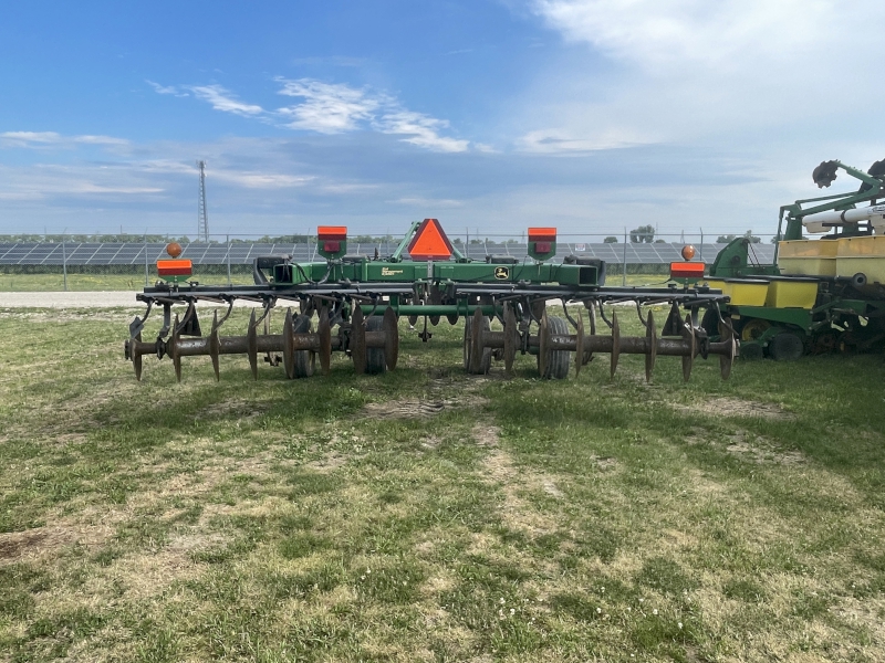 2004 John Deere 512 Disk Ripper