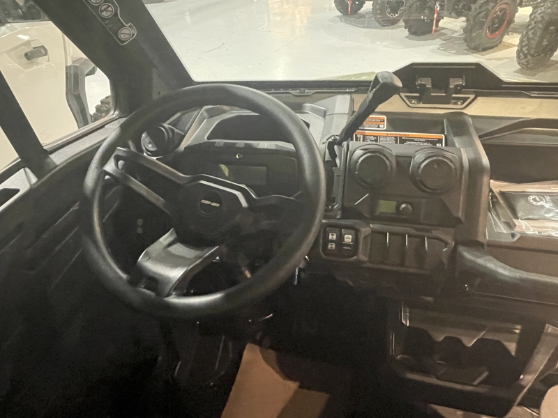 2026 Can-Am 8UFT Side by Side