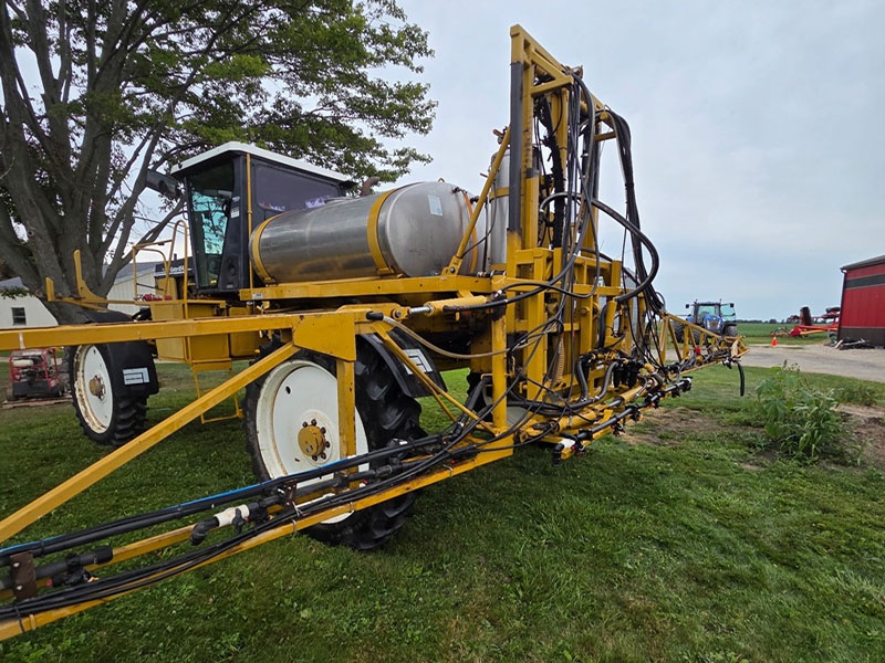 1999 RoGator 854 Sprayer/High Clearance