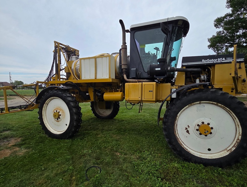 1999 RoGator 854 Sprayer/High Clearance
