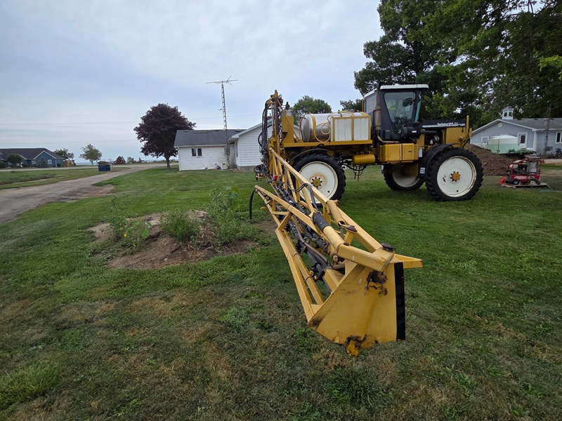 1999 RoGator 854 Sprayer/High Clearance