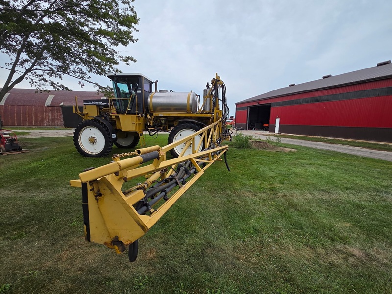 1999 RoGator 854 Sprayer/High Clearance