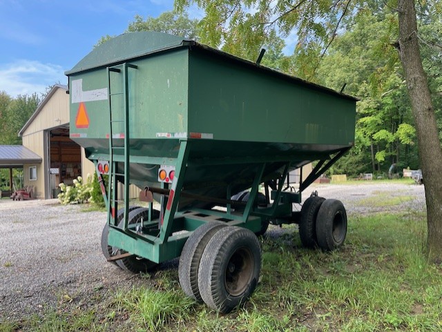 2005 R J Equipment 500 Gravity Box