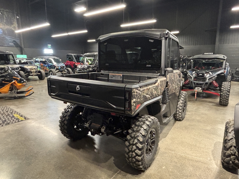2027 Can-Am 8JVE Side by Side