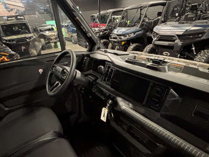 2027 Can-Am 8JVE Side by Side