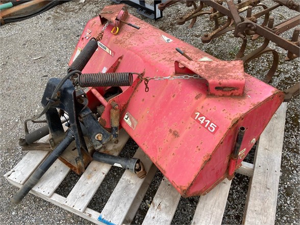 2015 Massey Ferguson 1415 Broom