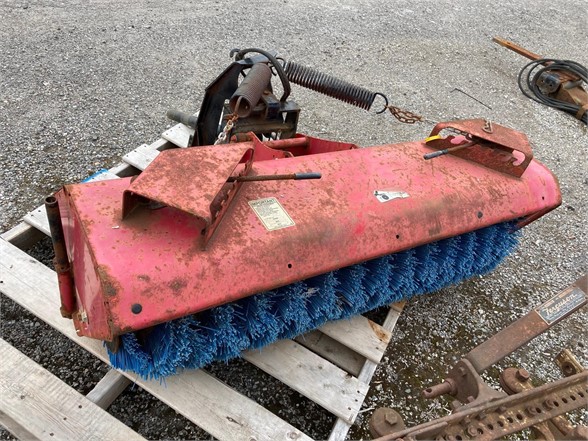 2015 Massey Ferguson 1415 Broom