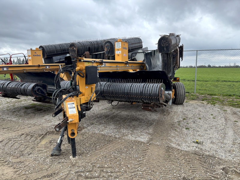 2015 Oxbo 330 Windrow Merger