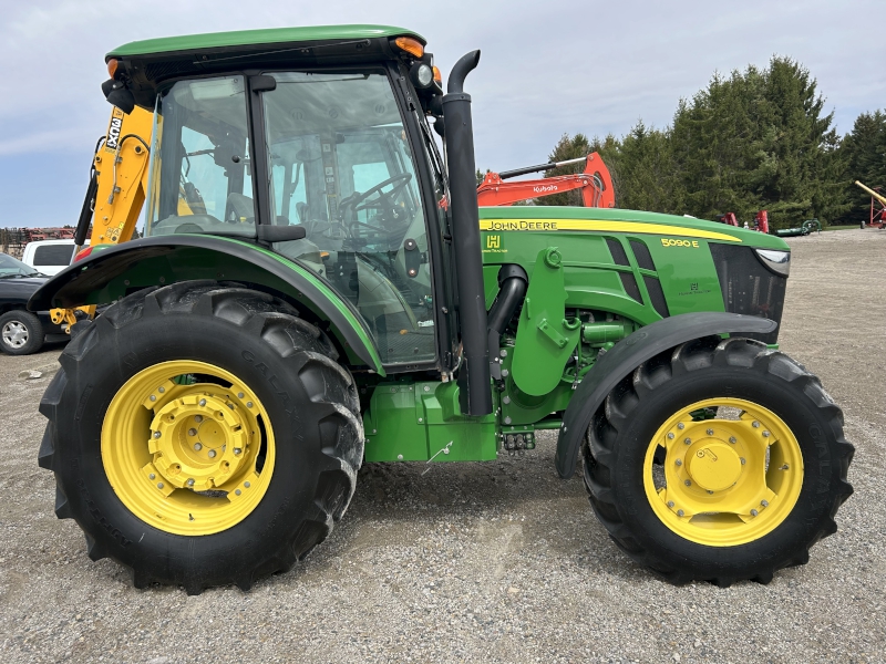 2019 John Deere 5090E Tractor