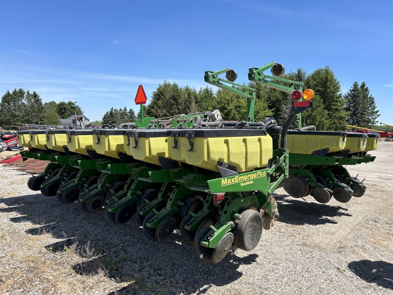 1996 John Deere 1780 Planter