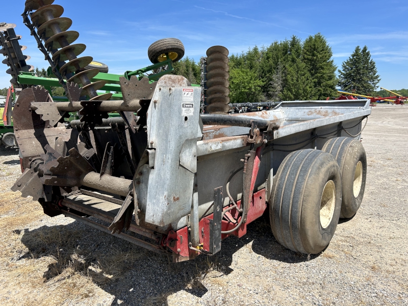 AGCO New Idea 3732 Manure Spreader