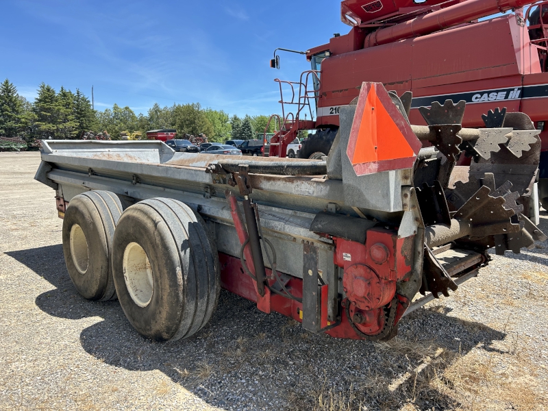 AGCO New Idea 3732 Manure Spreader