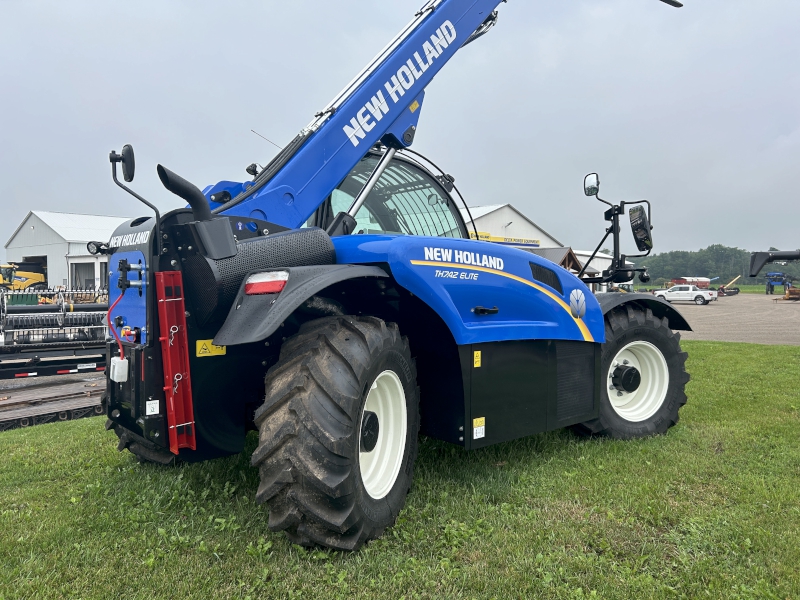 2025 New Holland TH7.42 ELITE TeleHandler