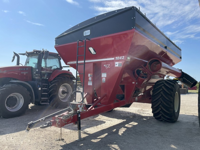 2022 Parker 1042 Grain Cart