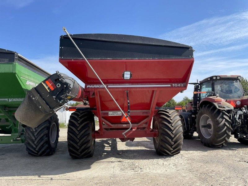 2022 Parker 1042 Grain Cart