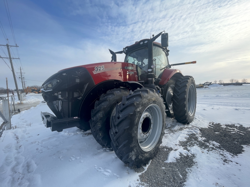 2026 Case IH MAGNUM 325 Tractor