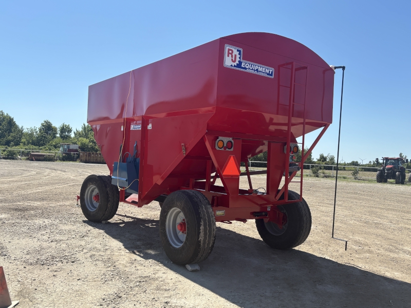 2026 R J Equipment 600 Gravity Box