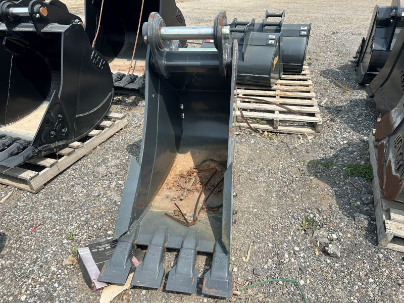 2020 AMI Attachments 24" SPADE Bucket