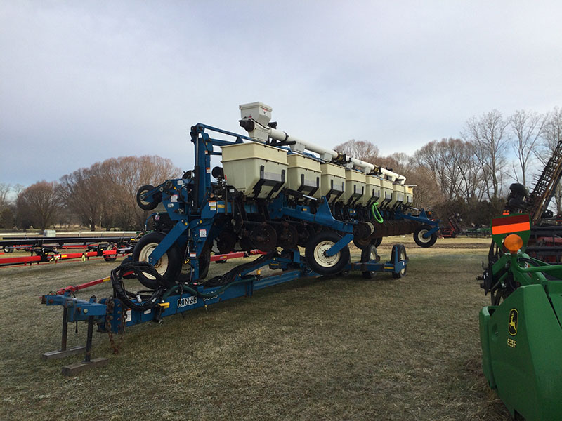 2009 Kinze 3600-16R Planter