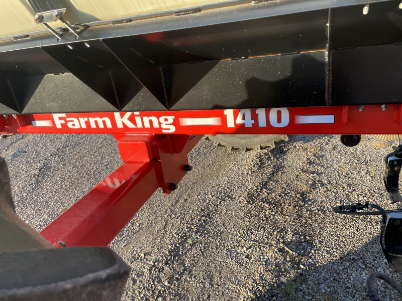 2017 Farm King 1410 Applicator