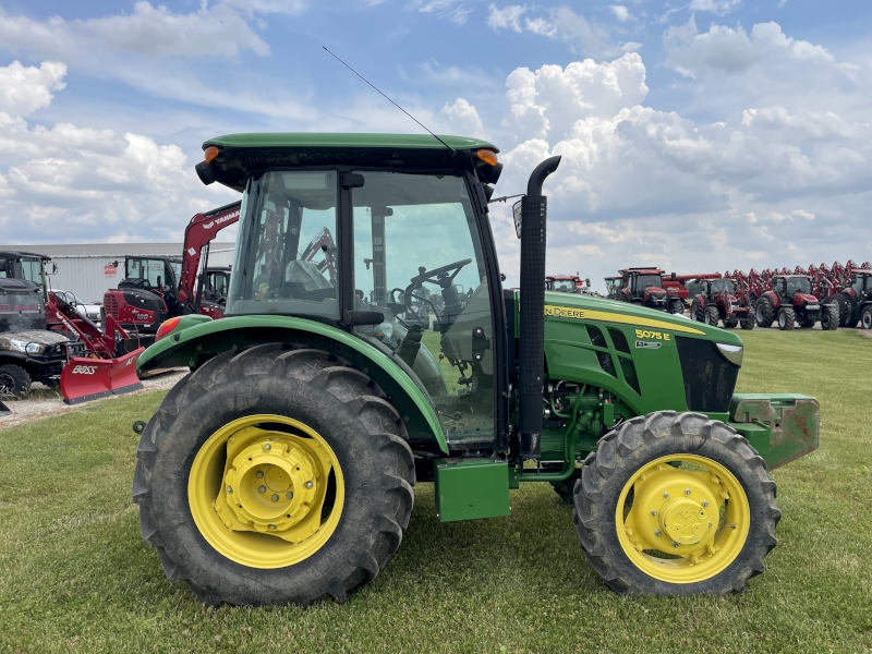 2021 John Deere 5075E Tractor