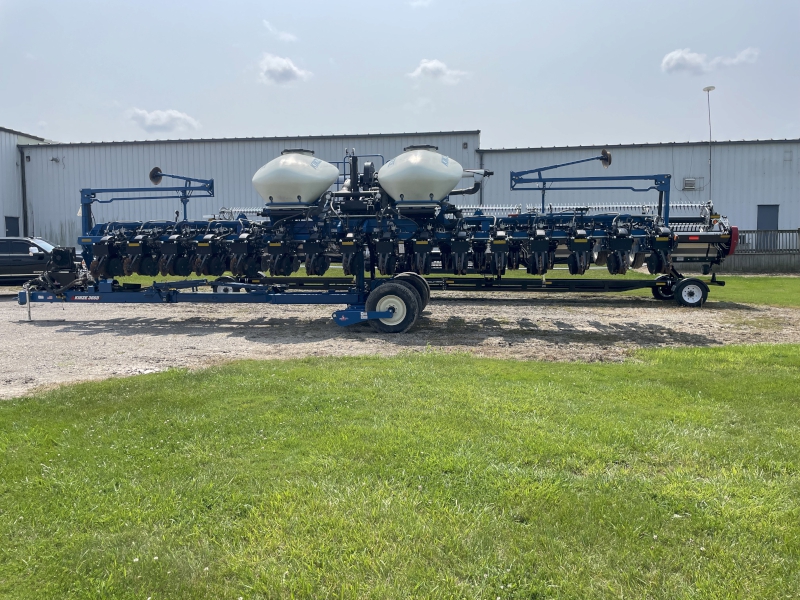 2022 Kinze 3665 16R30 Planter