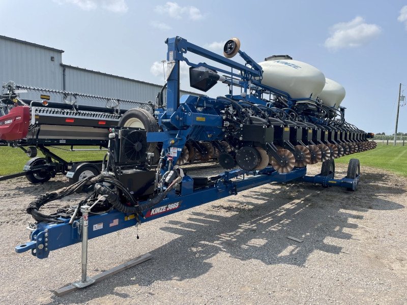 2022 Kinze 3665 16R30 Planter