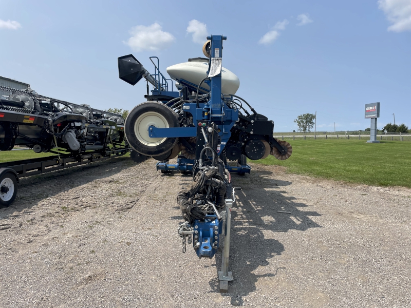 2022 Kinze 3665 16R30 Planter