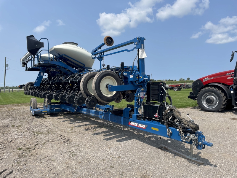 2022 Kinze 3665 16R30 Planter