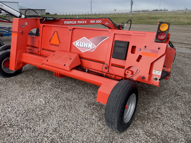 2013 Kuhn MM300 Windrow Merger