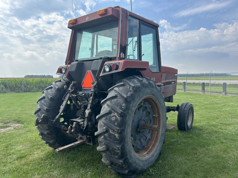 1981 International 3288 Tractor