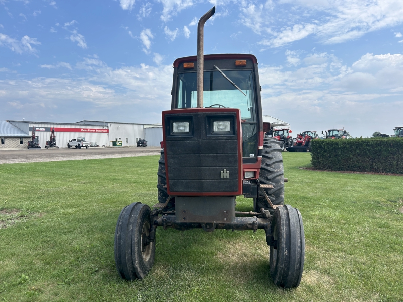 1981 International 3288 Tractor