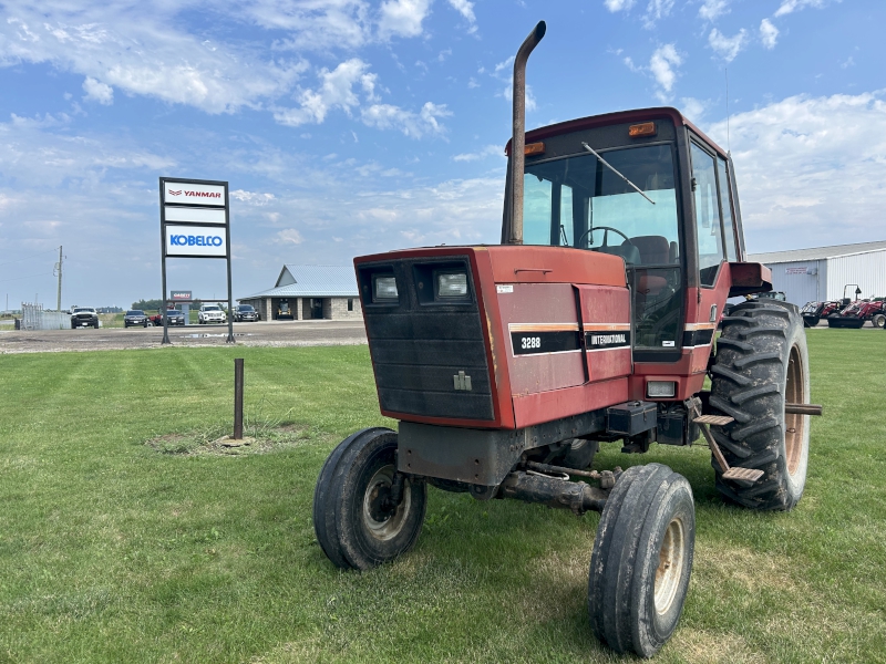 1981 International 3288 Tractor
