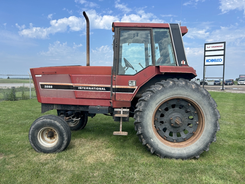 1981 International 3288 Tractor