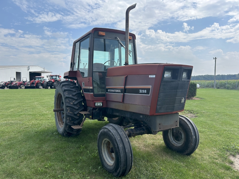 1981 International 3288 Tractor