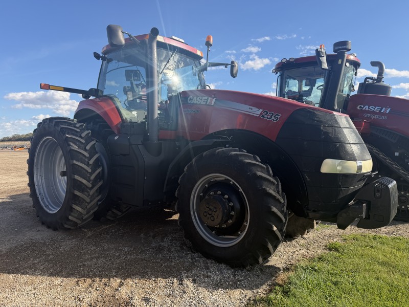 2012 Case IH MAGNUM 235 Tractor
