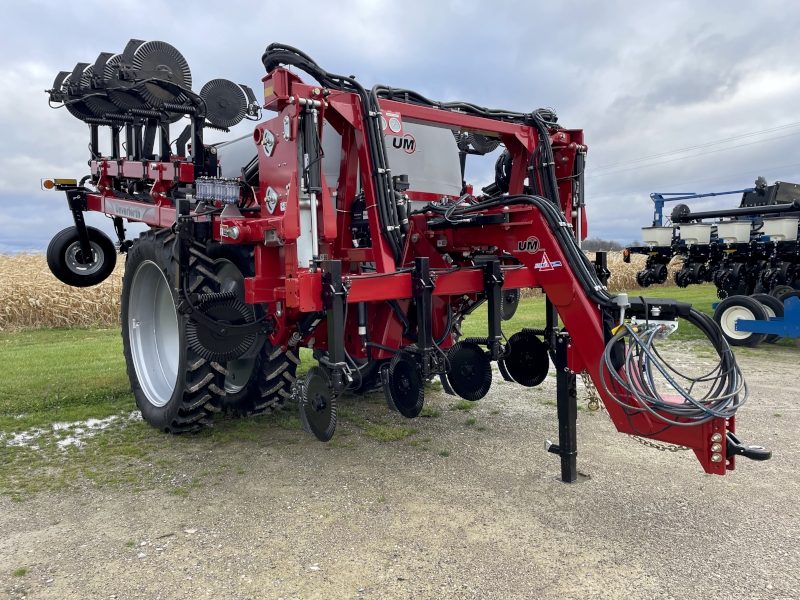 2024 Unverferth 2600 Applicator