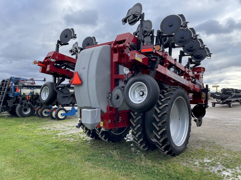 2024 Unverferth 2600 Applicator