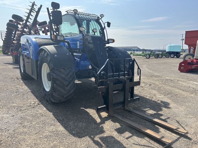 2015 New Holland LM7.42 ELITE TeleHandler