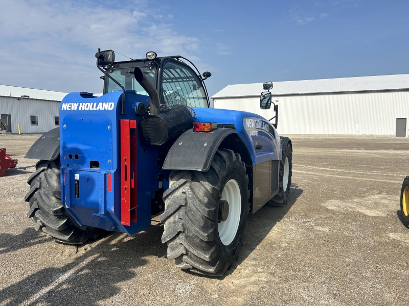 2015 New Holland LM7.42 ELITE TeleHandler