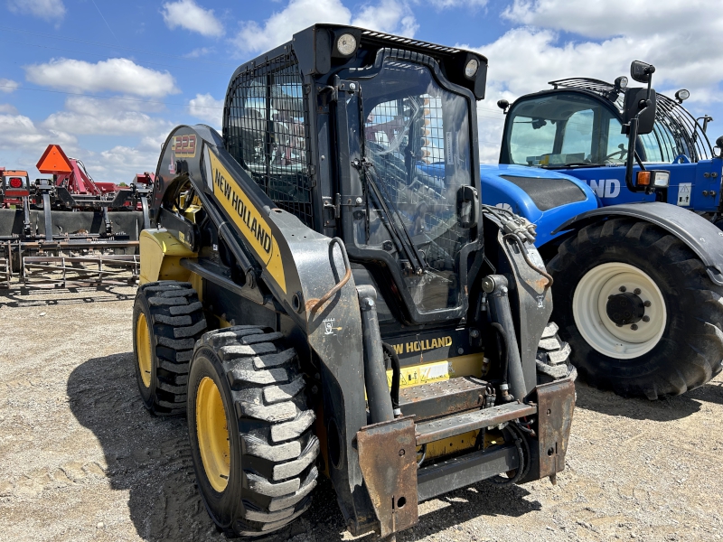 2014 New Holland L223-T4B Skid Steer Loader