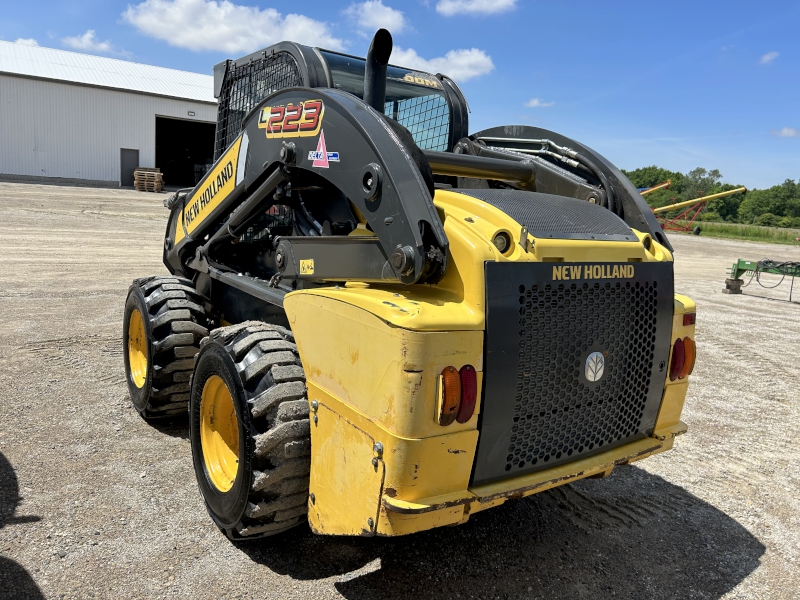 2014 New Holland L223-T4B Skid Steer Loader